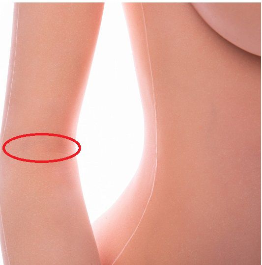 How to moisturize the skin of your TPE sexy doll with paraffin oil ?